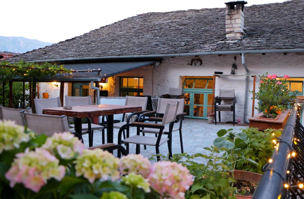 Stone City Hostel Gjirokaster Bagian luar foto