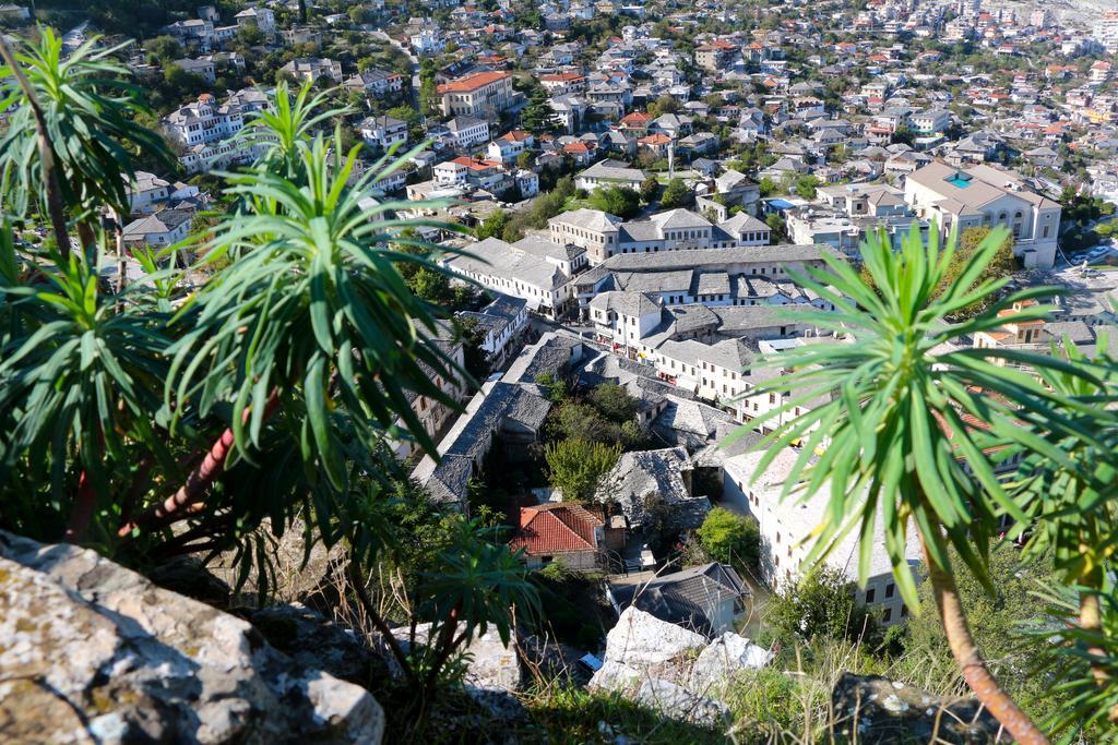 Stone City Hostel Gjirokaster Bagian luar foto