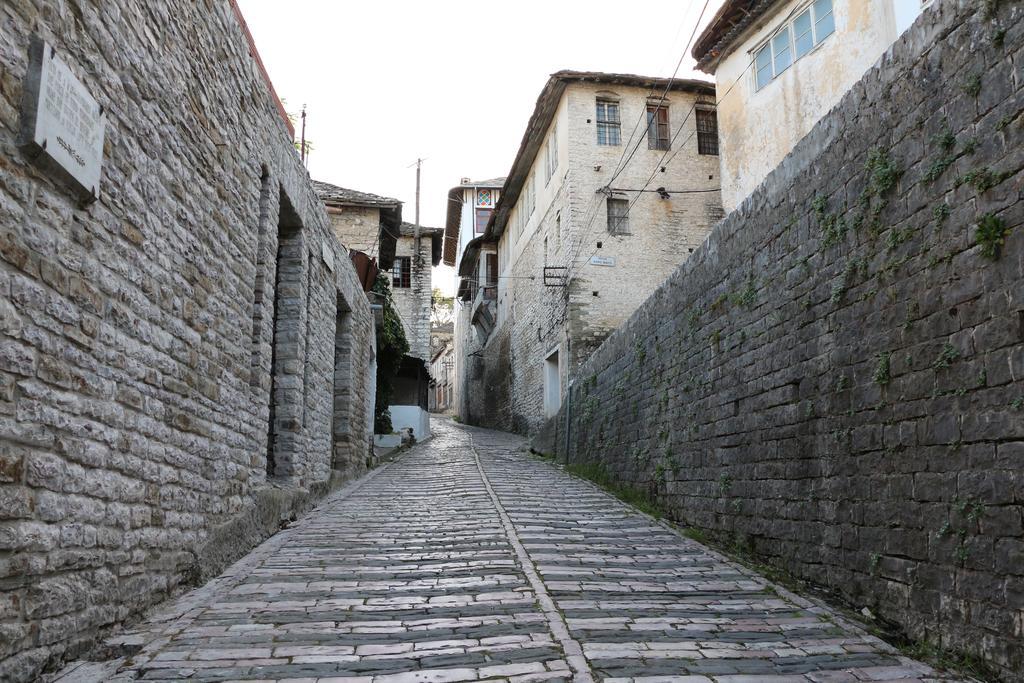 Stone City Hostel Gjirokaster Bagian luar foto
