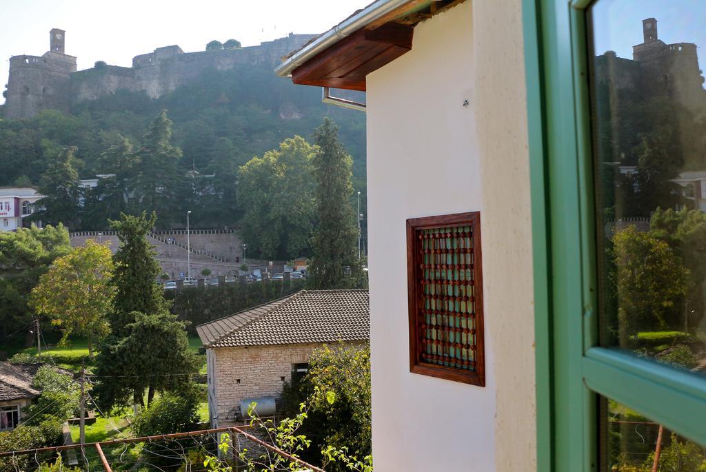 Stone City Hostel Gjirokaster Bagian luar foto