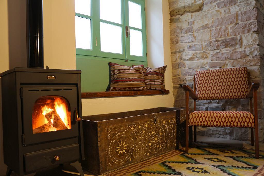 Stone City Hostel Gjirokaster Bagian luar foto