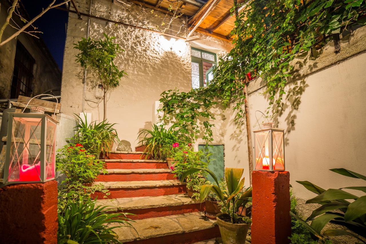 Stone City Hostel Gjirokaster Bagian luar foto